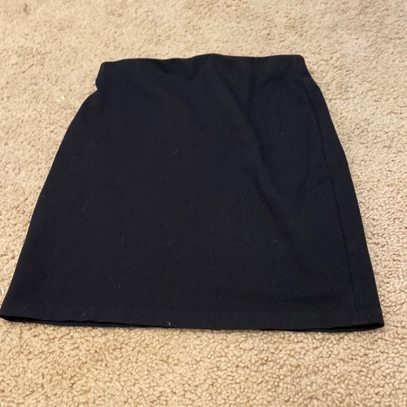 Black stretchy knee length skirt - Picture 1 of 2